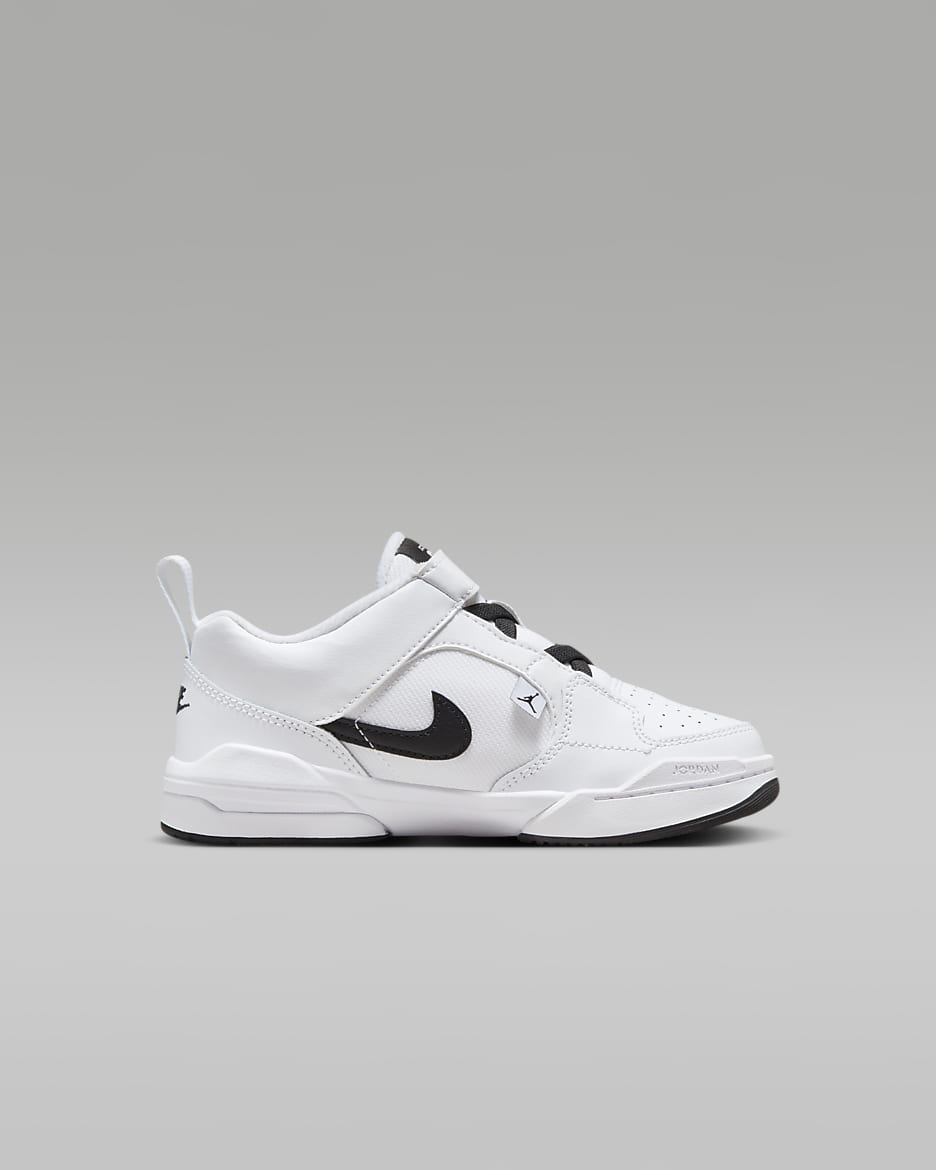 Kids black nike shoes discount